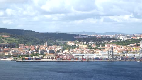 Große-industrielle-Seehafen-in-Lissabon,-Portugal