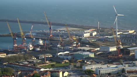 Große-industrielle-Seehafen-in-Portugal