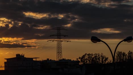 Día-a-noche-timelapse-de-puesta-de-sol-sobre-la-estación-Warszawa-Gdańska