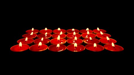 Muchas-velas-rojas-en-soporte