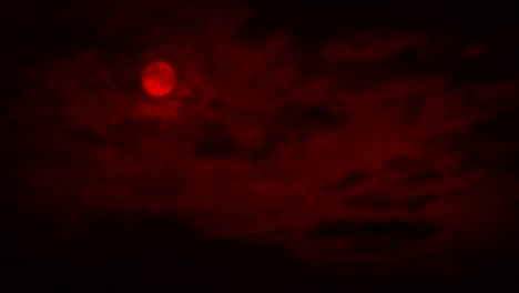 Luna-Roja-con-las-nubes-pasar