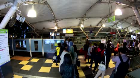 4K-Time-lapse-of-people-wait-at-the-Bukit-Bintang-stop-of-KL-monorail