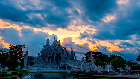 Time-lapse-motion-clouds-at-sunset.