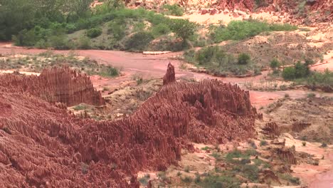 Madagascar.-Rojo-tsingy.