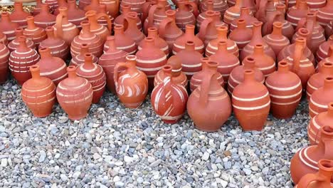 Tipos-de-jarra-de-agua-de-Anatolia-de-Turquía,-arcilla-ollas-y-cacerolas-de-barro,