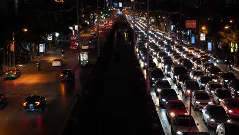 Traffic-jam-on-the-Avenue-at-rush-hour-in-the-city-center-at-night-time,-urban-cityscape