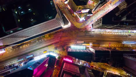 vista-de-noche-tráfico-cruce-calle-aérea-superior-timelapse-4k-hong-kong