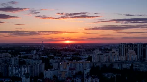 Abend-Zeitraffer-Sonnenuntergang-über-der-Innenstadt-von-Voronezh