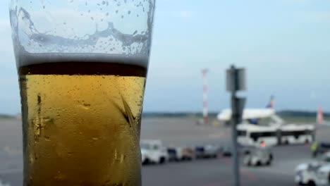 Bierglas-am-Flughafen