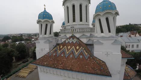 Iglesia-de-bello-paisaje-en-el-campo.-video-de-abejón