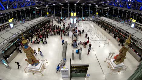 Airport-travelers-time-lapse