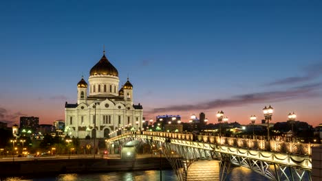 Moskau-Stadt-Skyline-von-Tag-zu-Nacht-Sonnenuntergang-Timelapse-bei-Christ-Erlöser-Kathedrale-und-Brücke-über-die-Moskwa,-Moskau-Russland-4K-Zeitraffer