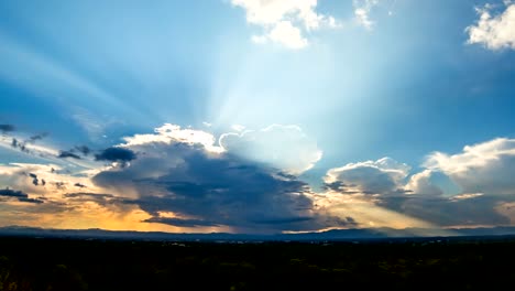 Timelapse-colorful-dramatic-sky-with-cloud-at-sunset.