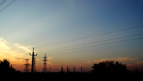 Power-line-in-das-Feld-ein.