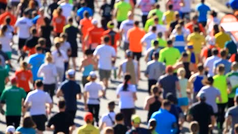 Crowd-of-athletes-running