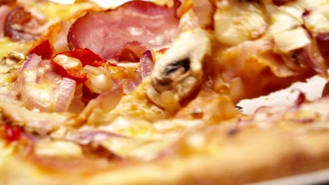 Rustic-italian-pizza-with-ham,-kaiser,-mozzarella-and-mushrooms