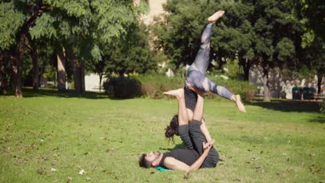 Beautiful-couple-practicing-acro-yoga-in-the-morning