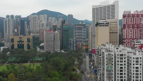 día-tiempo-ciudad-Parque-Centro-carretera-ensambladura-del-tráfico-aéreo-panorama-4k-hong-kong