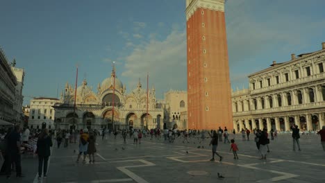 Piazza-San-Marco-in-Venedig