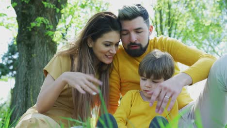 Parents-and-child-reading-from-a-book