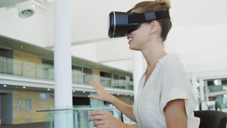 Businesswoman-using-VR-in-a-modern-office