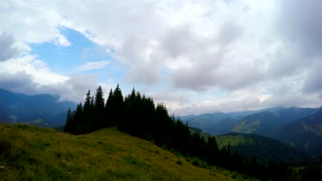 Sommer-Berge-Landschaft.