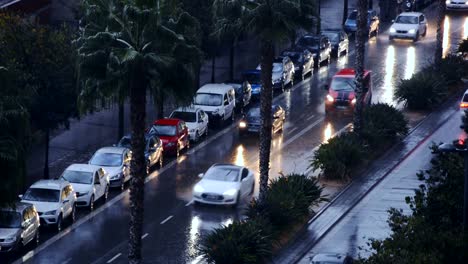 Día-de-lluvia-y-tráfico-que-pasa