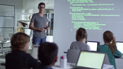 Using-Projector-in-Class