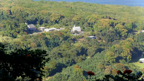 zwei-historische-Kirchen-in-maui