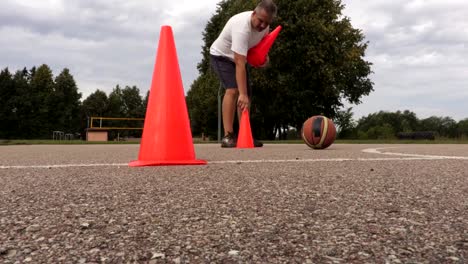 Mann-Aufwärmen-für-Basketball-Training