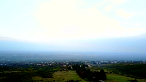 Vista-sobre-el-valle-del-Alazan-por-Drone-aéreo.-Georgia,-región-Kakheti-vino.