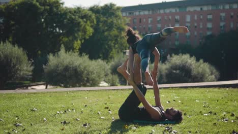 Beautiful-couple-practicing-acro-yoga-in-the-morning