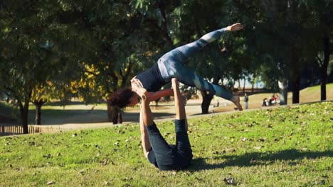 Beautiful-couple-practicing-acro-yoga-in-the-morning