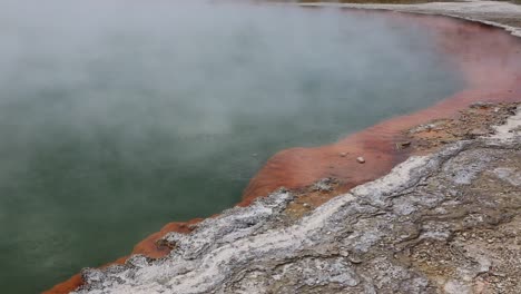 Water-boiling-in-Champagne-Pool