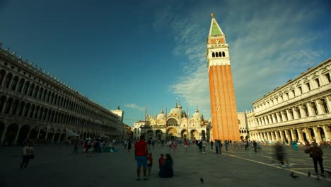 Piazza-San-Marco-in-Venedig