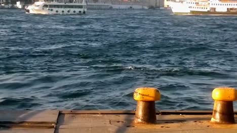 jetty-ships-and-sea