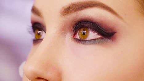 Female-eyes-with-finished-make-up