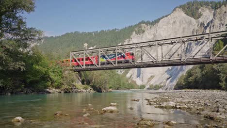 river-Rhein-in-the-canyon-Ruinaulta-in-summer