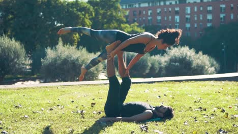 Beautiful-couple-practicing-acro-yoga-in-the-morning