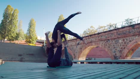 Beautiful-couple-practicing-acro-yoga-in-the-morning