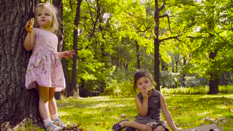 Two-girls-in-the-park-eating-pizza.