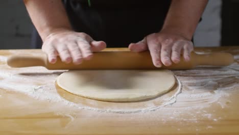 Kochen-Stretching-Pizzateig