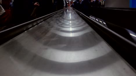 People-and-escalators-in-the-underground