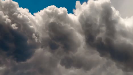 Nubes-de-tormenta-en-las-Altas-Montañas