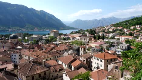 Die-Altstadt-von-Kotor-genommen-aus-der-Höhe