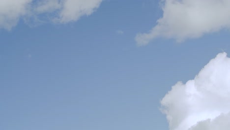 Close-Up-Cloud-Blätterteig-blauer-Himmel-Zeitraffer