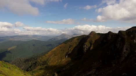 Timelapse-de-montañas-de-los-Cárpatos