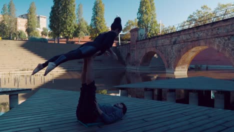 Beautiful-couple-practicing-acro-yoga-in-the-morning