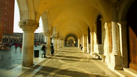 Piazza-San-Marco-in-Venedig