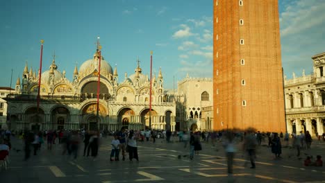 Piazza-San-Marco-in-Venedig